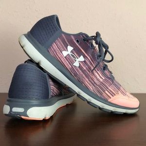 Under Armour SpeedForm Velocity womens size 10.5